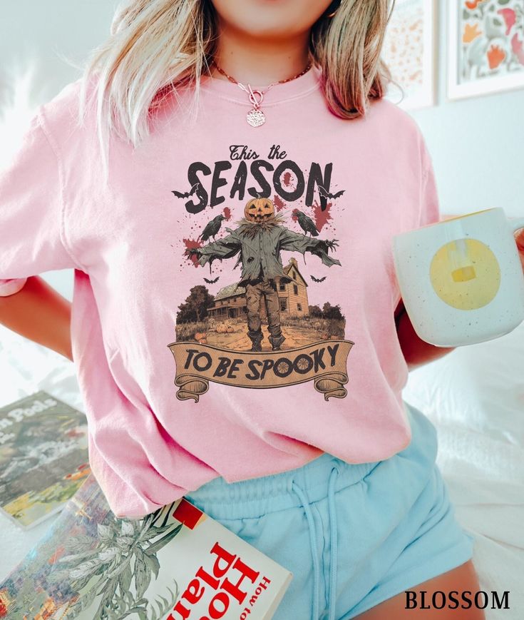 This The Season To Be Spooky T-Shirt, Halloween Graphic Tee, Gift for Horror Fans, Scarecrow Design Shirt, Creepy Holiday Apparel, Spooky