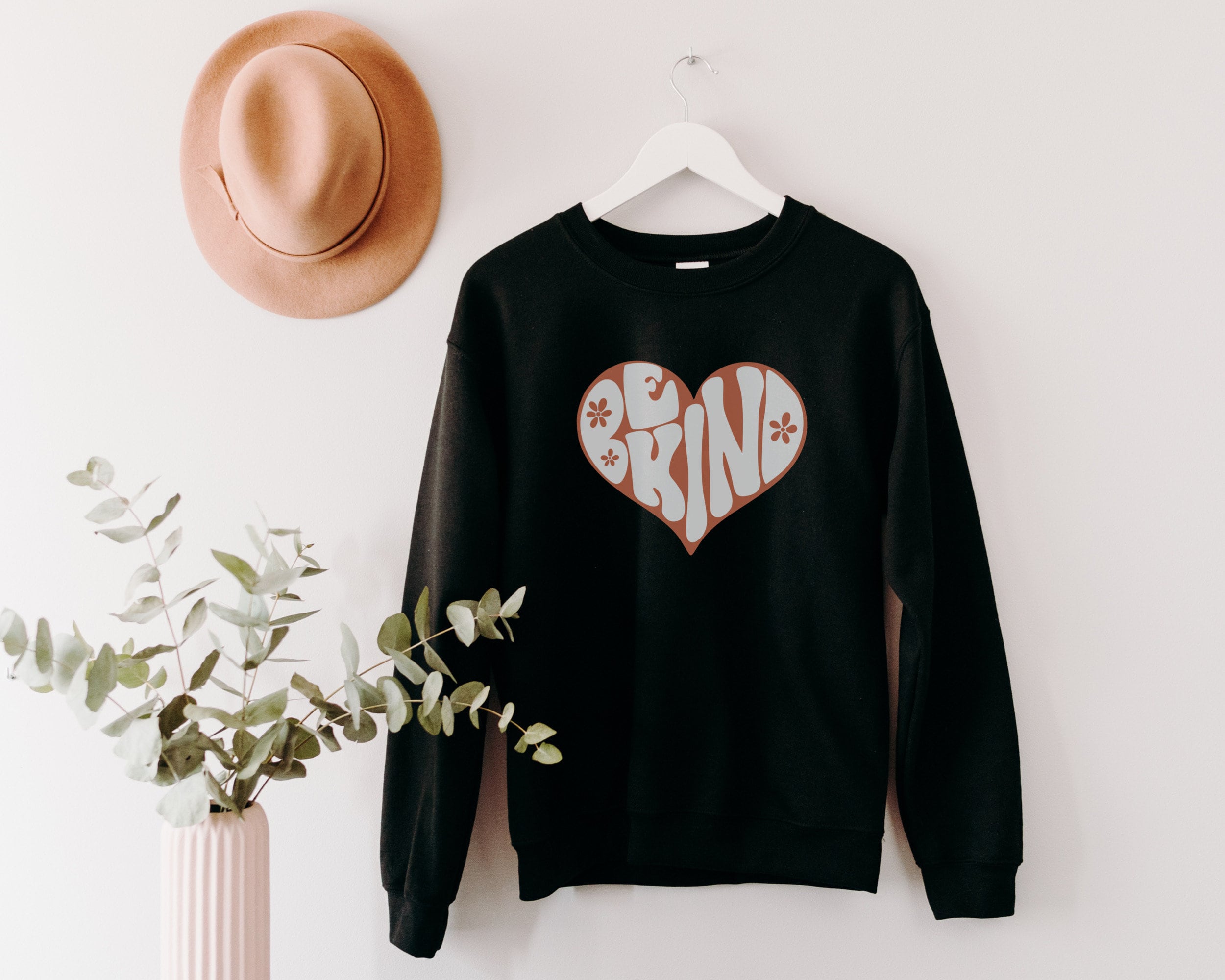 Be Kind Sweatshirt Retro 70s Clothing Women Aesthetic Clothes Preppy Sweatshirt VSCO Sweatshirt Trendy Crewneck Pinterest Sweatshirt Tumblr