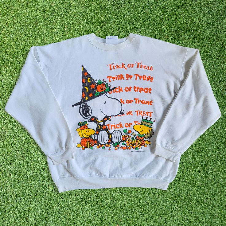 Vintage Peanuts Snoopy White Sweatshirt Snoopy and Woodstock Trick or Treat Halloween Crewneck Pullover, Halloween Costume Ideas, Shirt Outfit Ideas