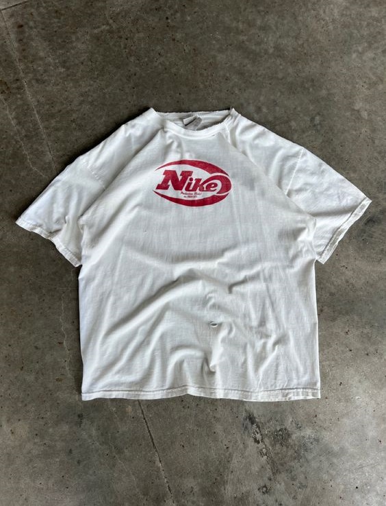 Vintage Nike Tee Shirt Outfit, Shirt Outfit Idea