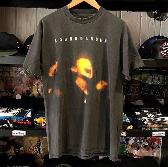 Vingtage soundgarden t-shirt outfit, Shirt Outfit Idea