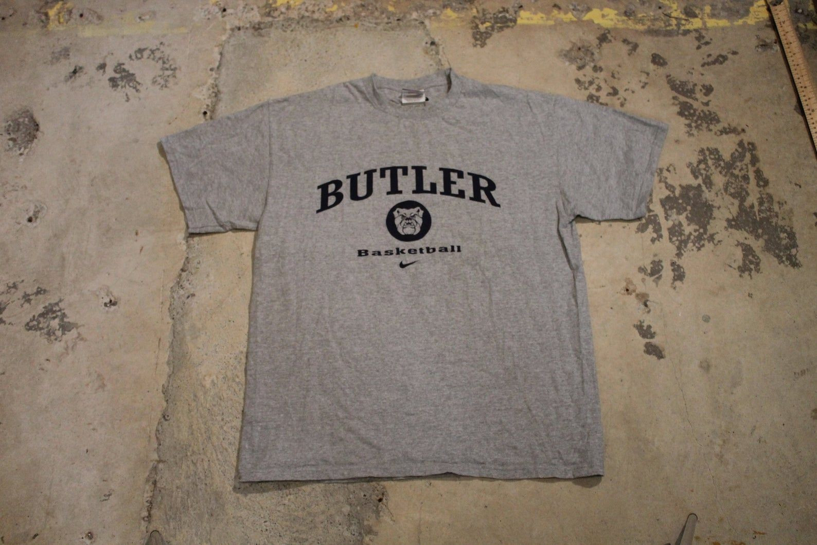 Vintage T-Shirt / Butler Basketball Graphic / Big Swoosh / Brand Logo / 80S / 90S / Streetwear Fashion